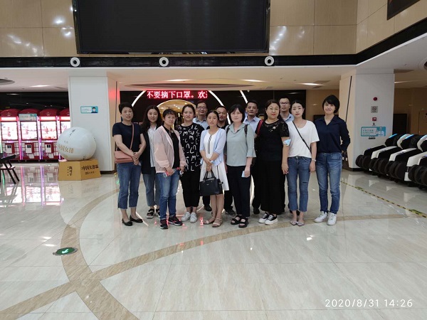 安徽鹽業(yè)地產(chǎn)集團公司機關(guān)第一、第二黨支部組織觀看愛國主義題材影片《八佰》