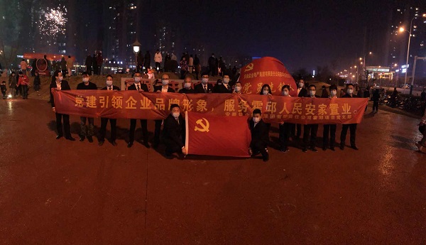 “黨建引領(lǐng)企業(yè)品牌形象，服務(wù)霍邱人民安家置業(yè)”霍邱項(xiàng)目黨支部開展春節(jié)送春聯(lián)禮包活動