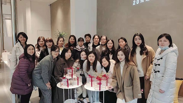 巧手做烘焙，甜蜜好時(shí)光——地產(chǎn)集團(tuán)工會(huì)舉辦婦女節(jié)主題烘焙活動(dòng)